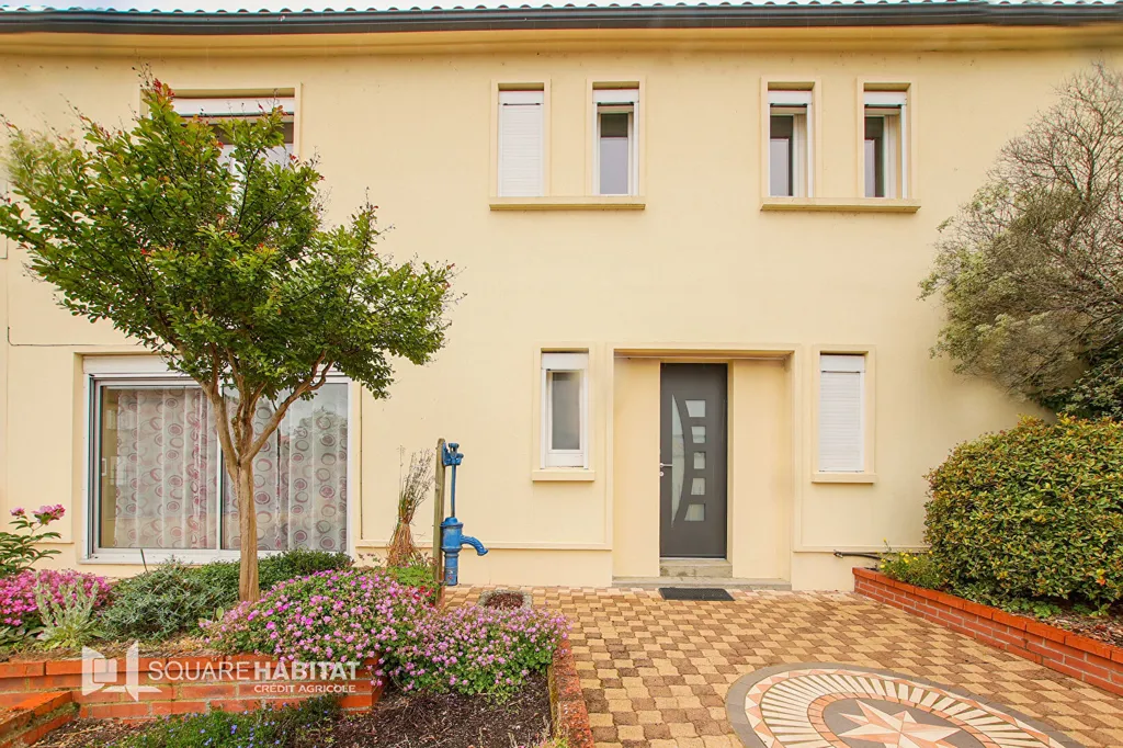 Extérieur - Maison de 7 Pièces avec Garage à Bellevigny