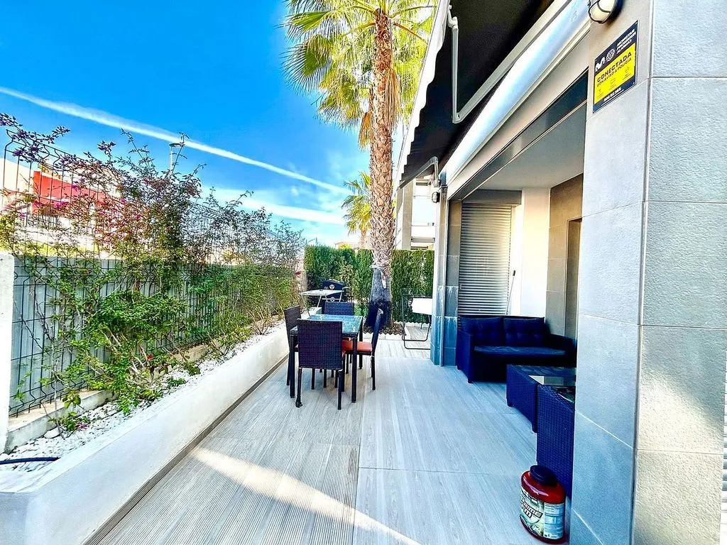 Terrass - Twin-bedroom Apartment with Pool in Torrevieja
