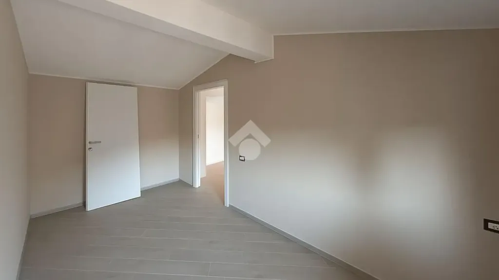 Esik - Rustic Villa with Terrace in Brescia