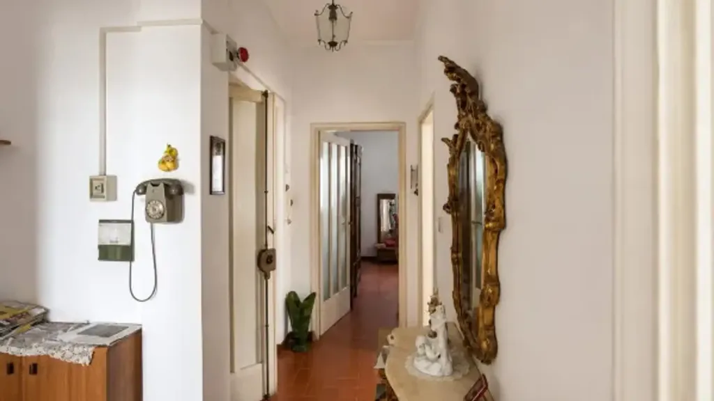 Entrée - Personalisable Triplex with Balcony in Asti