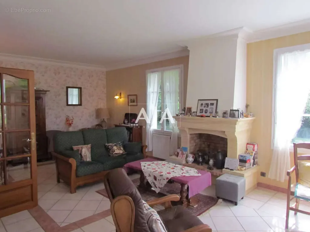 Séjour - Maison Atypique avec Vue sur Rivière à Ruffec