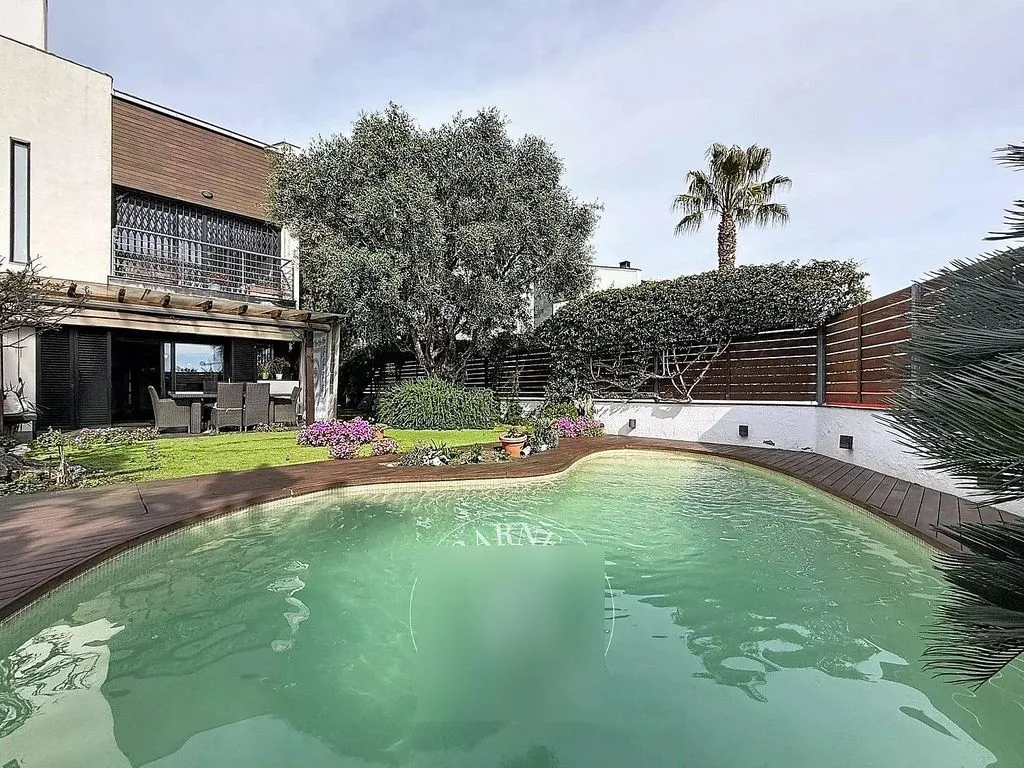 Piscine - Luxury House with Pool in Santa Susanna
