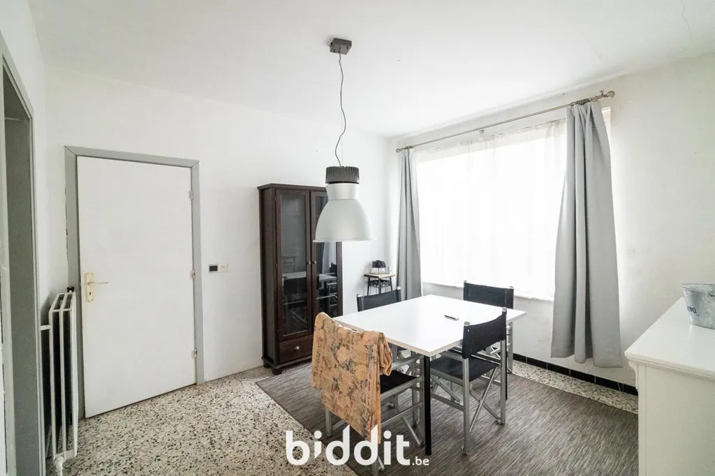 Söögituba - Renovatable House with Garage in Hasselt