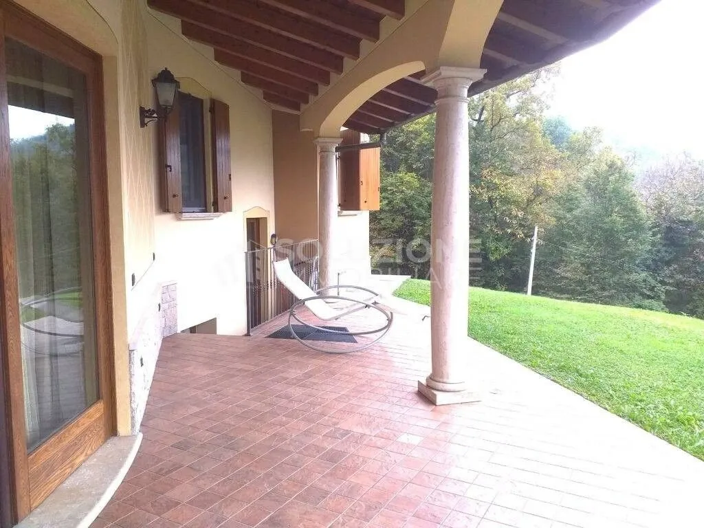Terrasse - Luxury Villa with Private Garden in Foresto Sparso