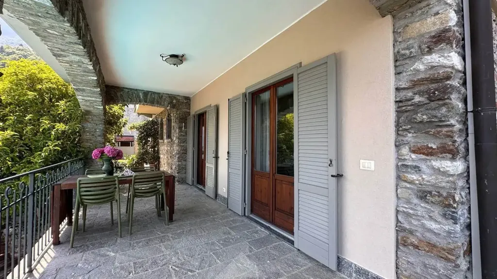 Terrass - Rustic Lake View Apartment in Musso