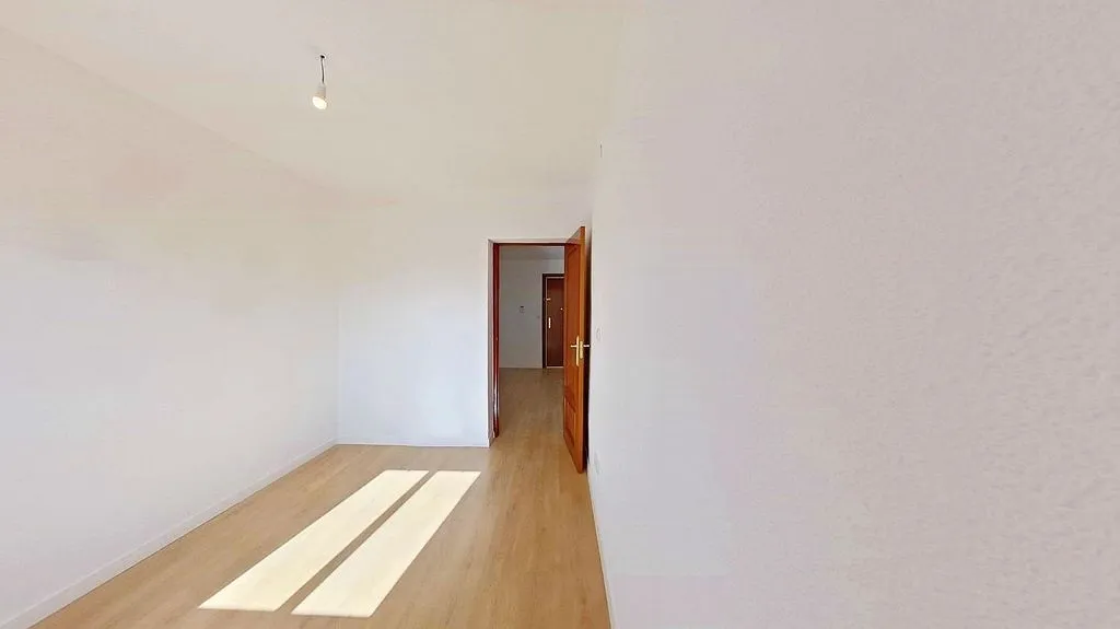 Toad - Three-Bedroom Flat with Ascensor in Puente de Vallecas