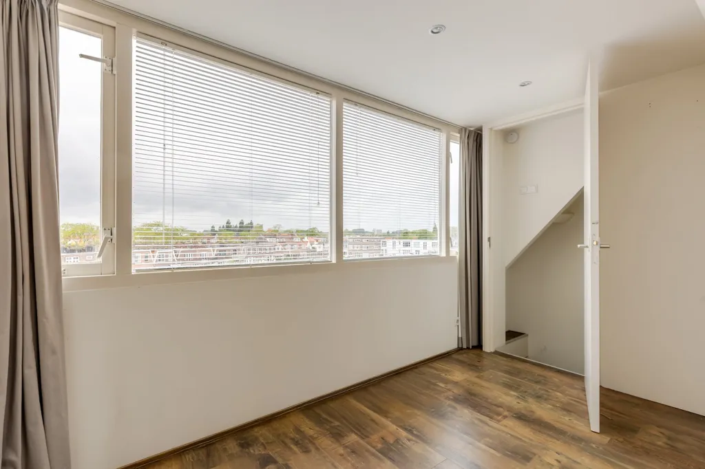 Pièces - 5-Bedroom Penthouse with Balcony in Rotterdam