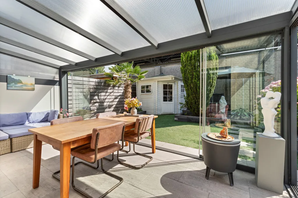 Terrasse - Semi-detached House with Garden in Almere