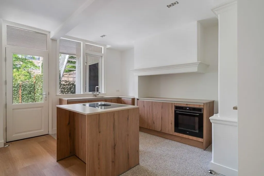 Cuisine - Renovated Apartment with Garden in The Hague