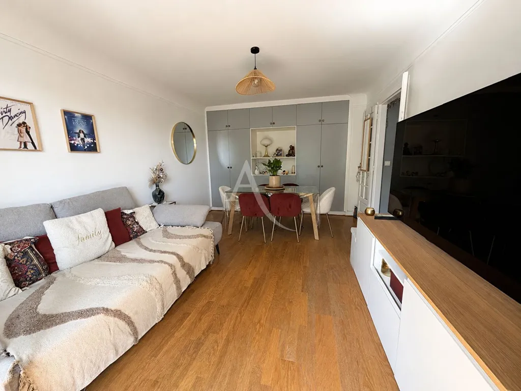 Soggiorno - Bright 3-Bed Flat with Balcony in La Basoche