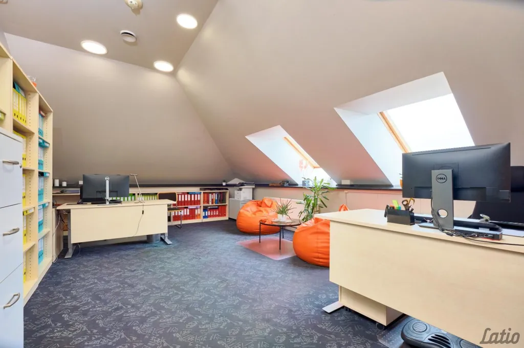 Kabinet - Commercial Space with Extensive Asfaltēta Area in Riga