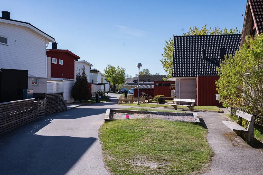 Extérieur - Family House with Development Potential in Åby