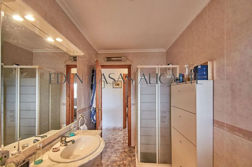 Vannitoad - Classic Chalet with Pool in Mutxamel