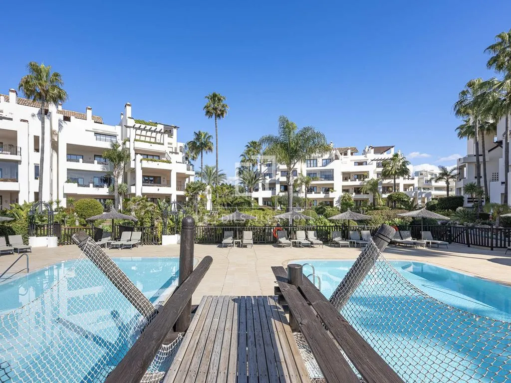 Piscine - Beachfront Apartment with Garden in Estepona