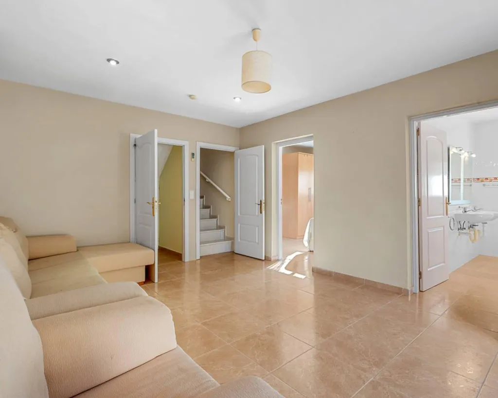Elutuba - Seven-Bedroom Villa with Pool in Ciudad Quesada