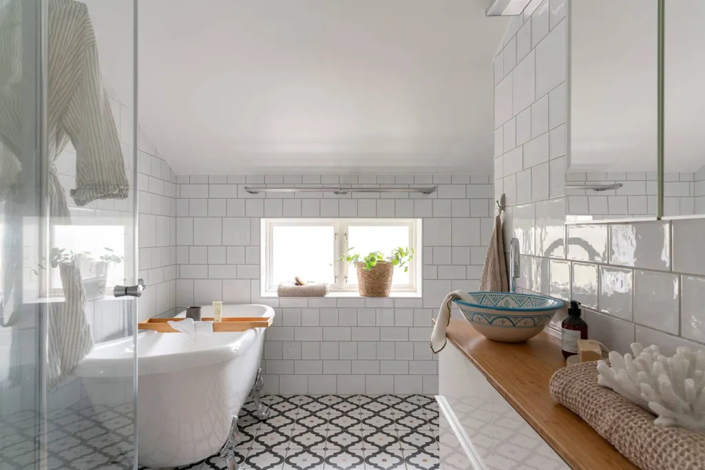 Salles de bain - Historic Villa with Modern Features in Strömbäck
