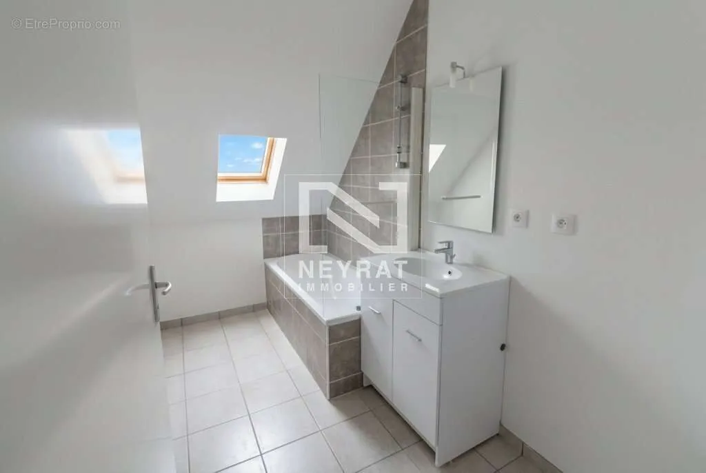 Bathrooms - T2 Apartment with Balcony in Recent Residence