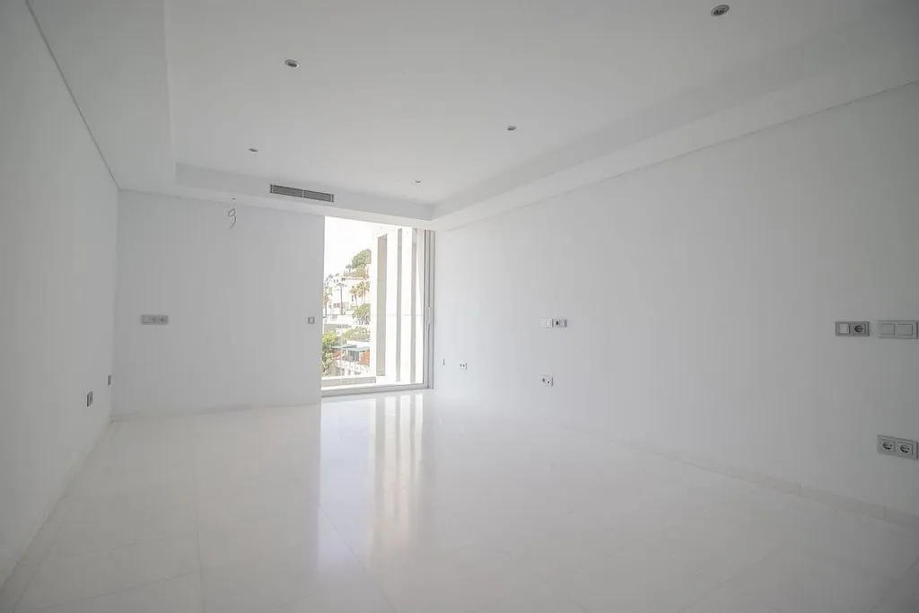 Pièces - Contemporary Townhouse with Pool in Ifara