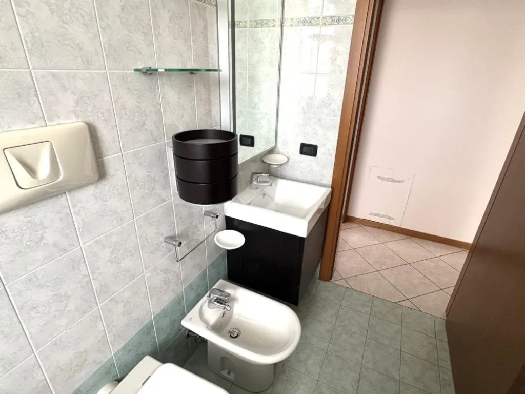 Vannitoad - Modern Flat with Terrace in Senago