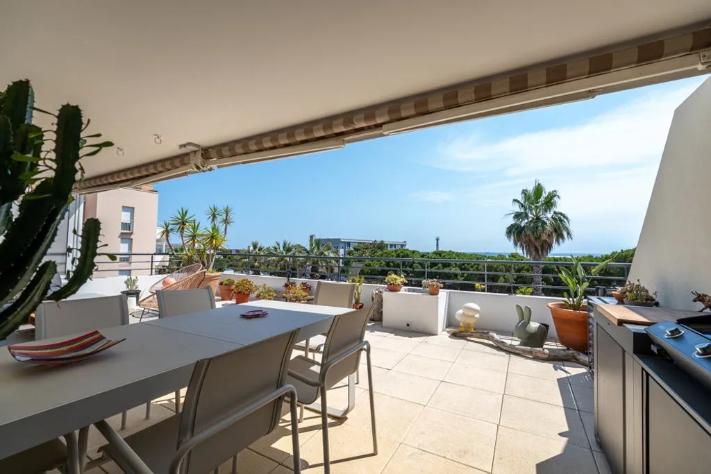 Terrace - Luxury Apartment with Sea View in Sète