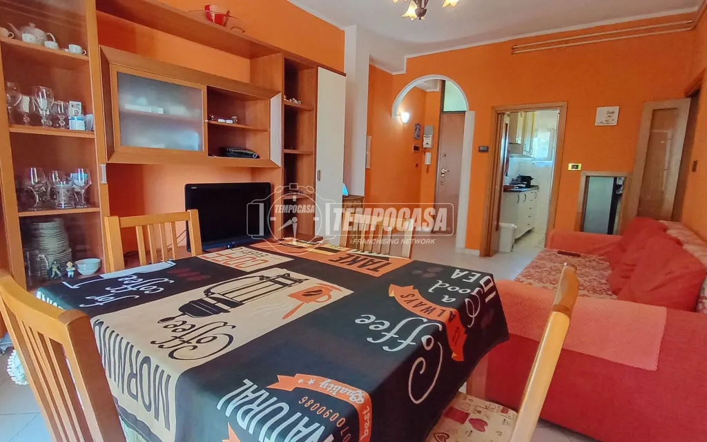 Salle à manger - Spacious 3-Bedroom Apartment in Cesate