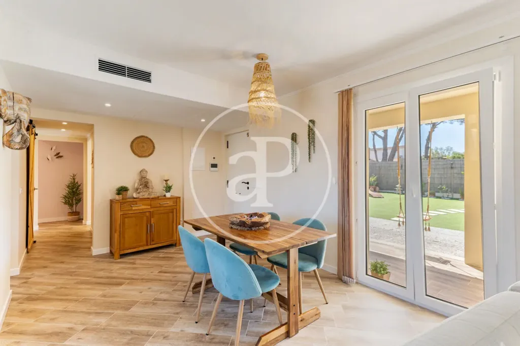 Salle à manger - Renovated Chalet with Sea View in Badia Blava