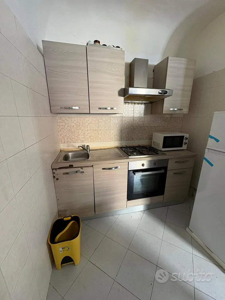 Cuisine - Rented Apartment with Balcony in Catania