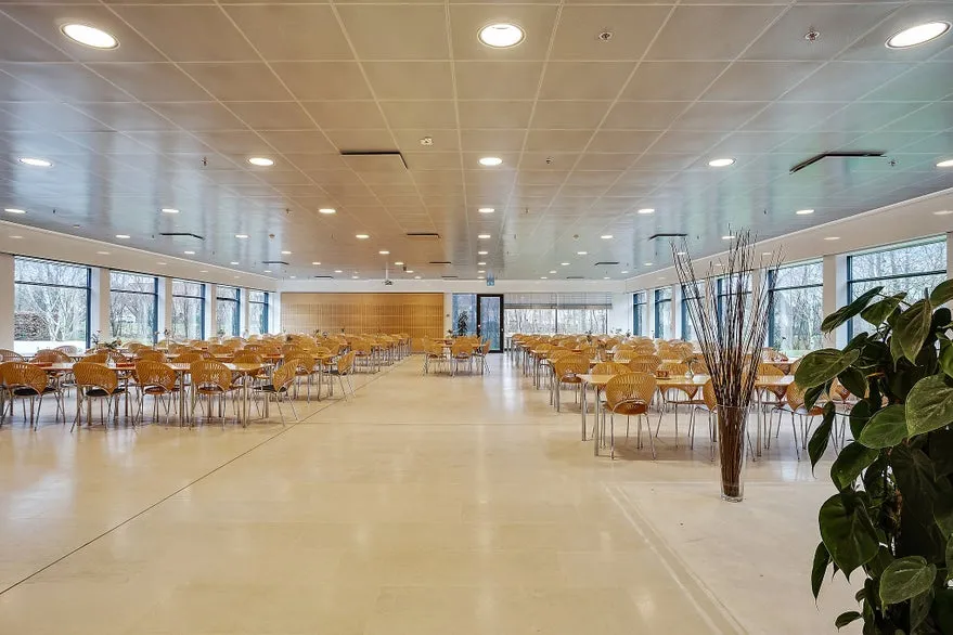 Sala da pranzo - Modern Office with Atrium in Allerød