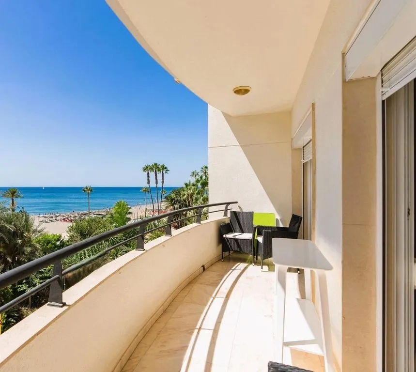 Balcon - Apartment with Sea Views on Estepona Promenade