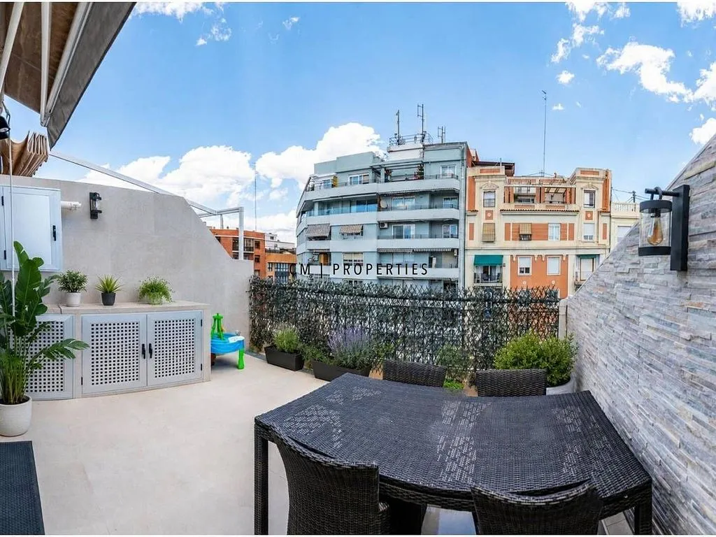 Terrasse - Duplex with Terrace in Exposició, Valencia