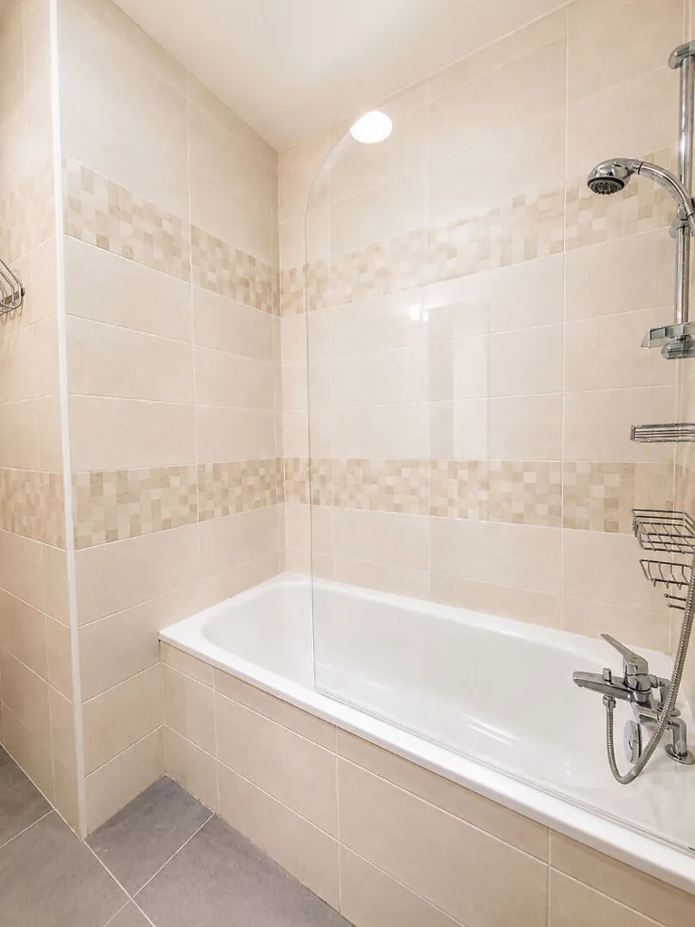 Salles de bain - Appartement Rénové avec Balcon à Orléans