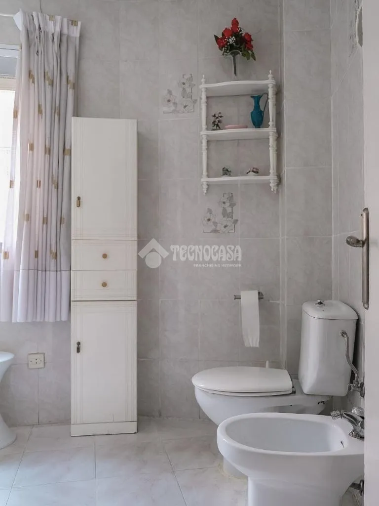 Vannitoad - Ground Floor Flat with Large Windows in Carabanchel Alto