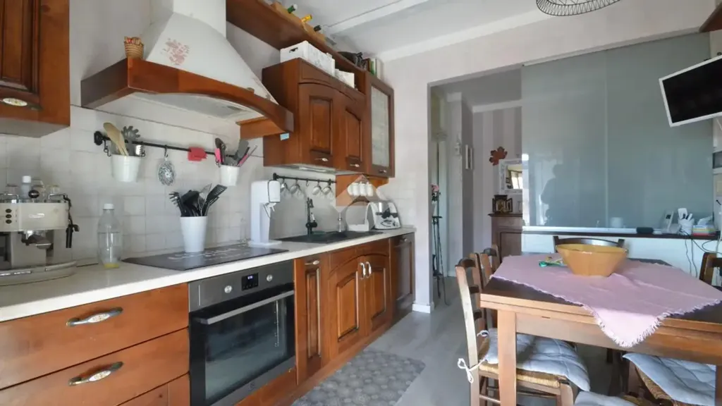 Cuisine - Four-Bedroom Apartment with Balcony in Roncadelle
