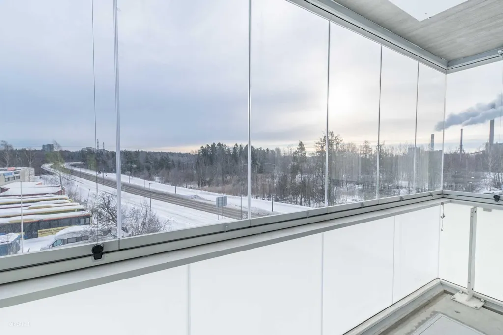 Balcon - Modern Apartment with Balcony in Helsinki