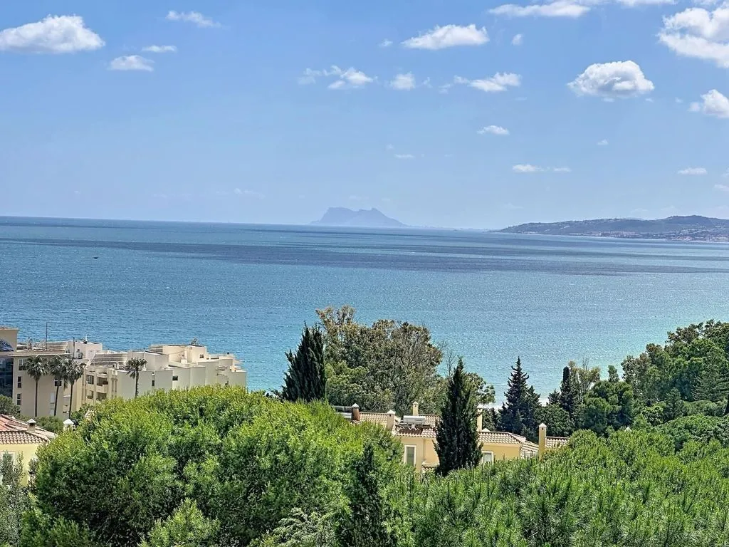 Detached House with Sea View in Estepona