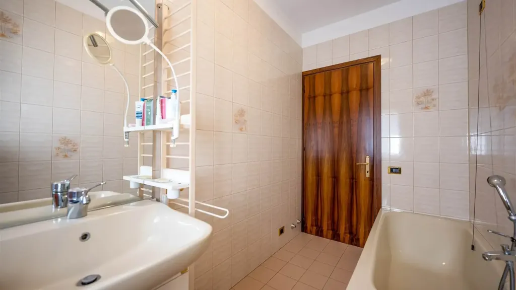 Salles de bain - Bifamiliar Villa with Private Garden in Noale