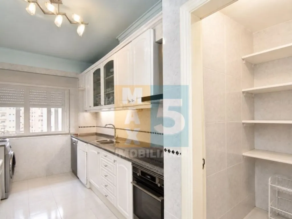 Köök - Luxury Duplex Flat with Garage in Odivelas