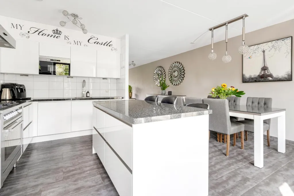 Köök - Estate-Ready House with Garden in Enschede