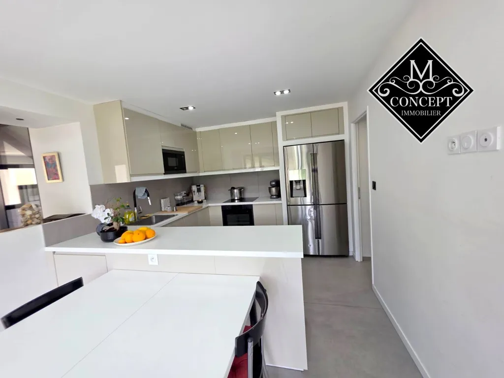 Cuisine - Propriété 5 Chambres avec Jardin au Calme près de Valserhône