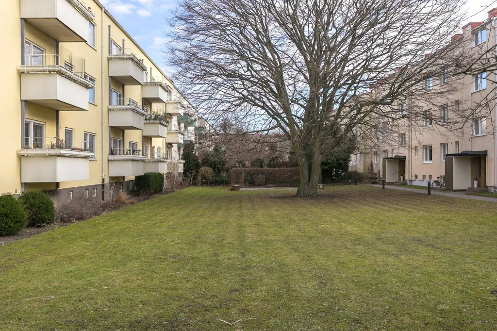 Aed - Renovated Studio with South-Facing Window in Slottstaden
