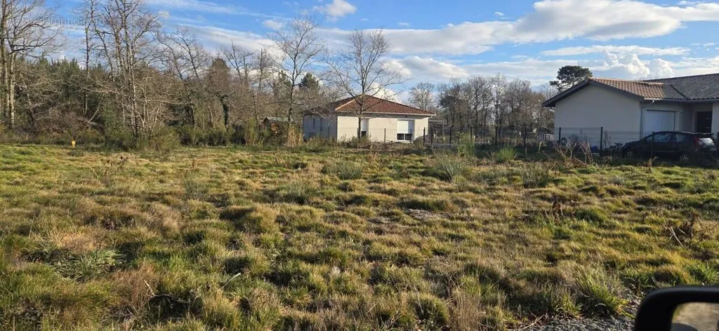 Aed - Buildable Plot with Lake View in Labouheyre