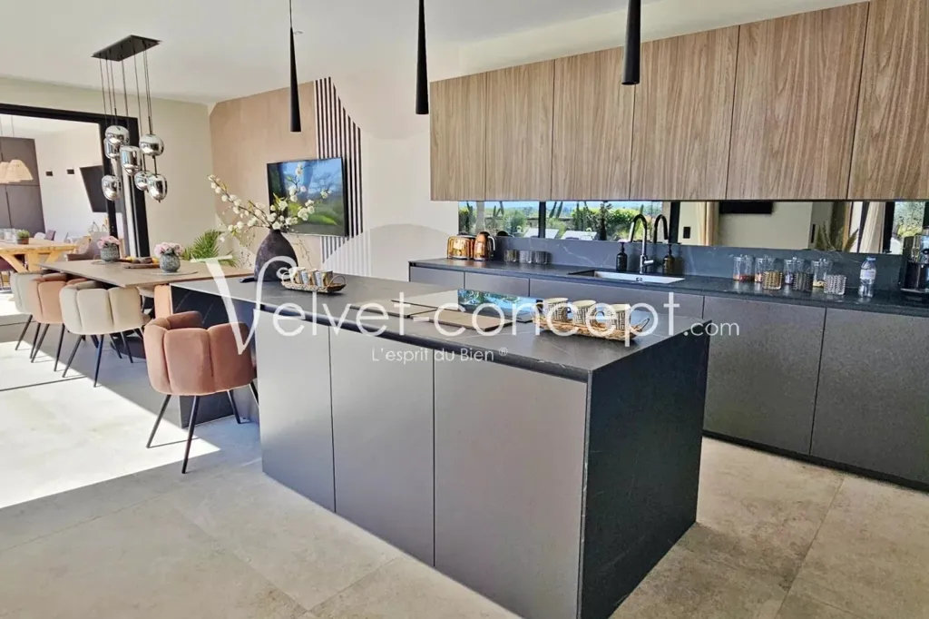 Cucina - Contemporary Villa with Pool in Valbonne