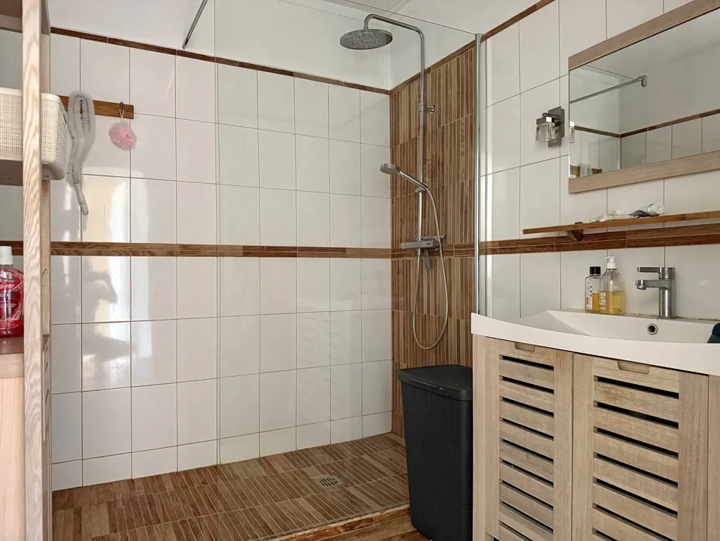 Salles de bain - Maison avec Jardin et Garage à Ezy-sur-Eure
