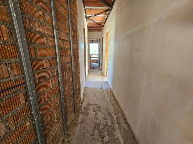 Entrée - Unfinished House with Potential in Olivella