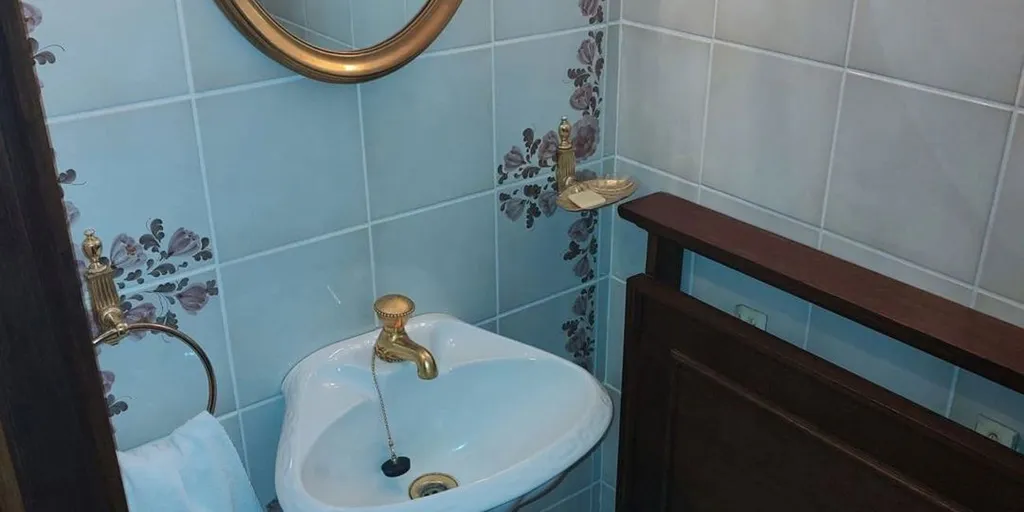 Bathrooms - Country Villa with Terrace and Garden
