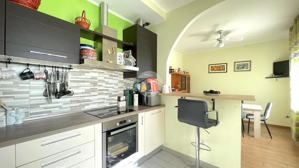 Cuisine - Renovated Apartment with Mountain View in Brescia