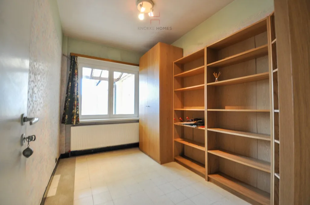 Kabinet - Renovable Apartment with Terrace in Duinbergen