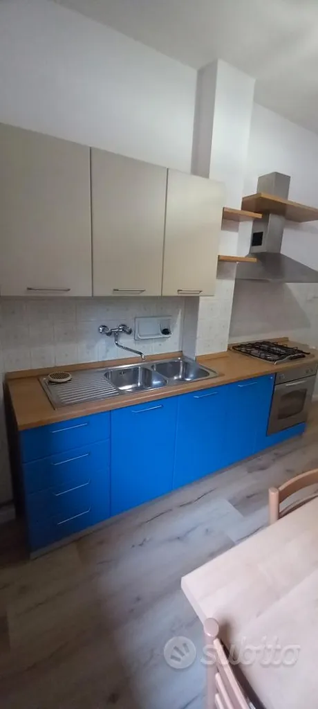 Cuisine - Student Room with Balcony in Perugia
