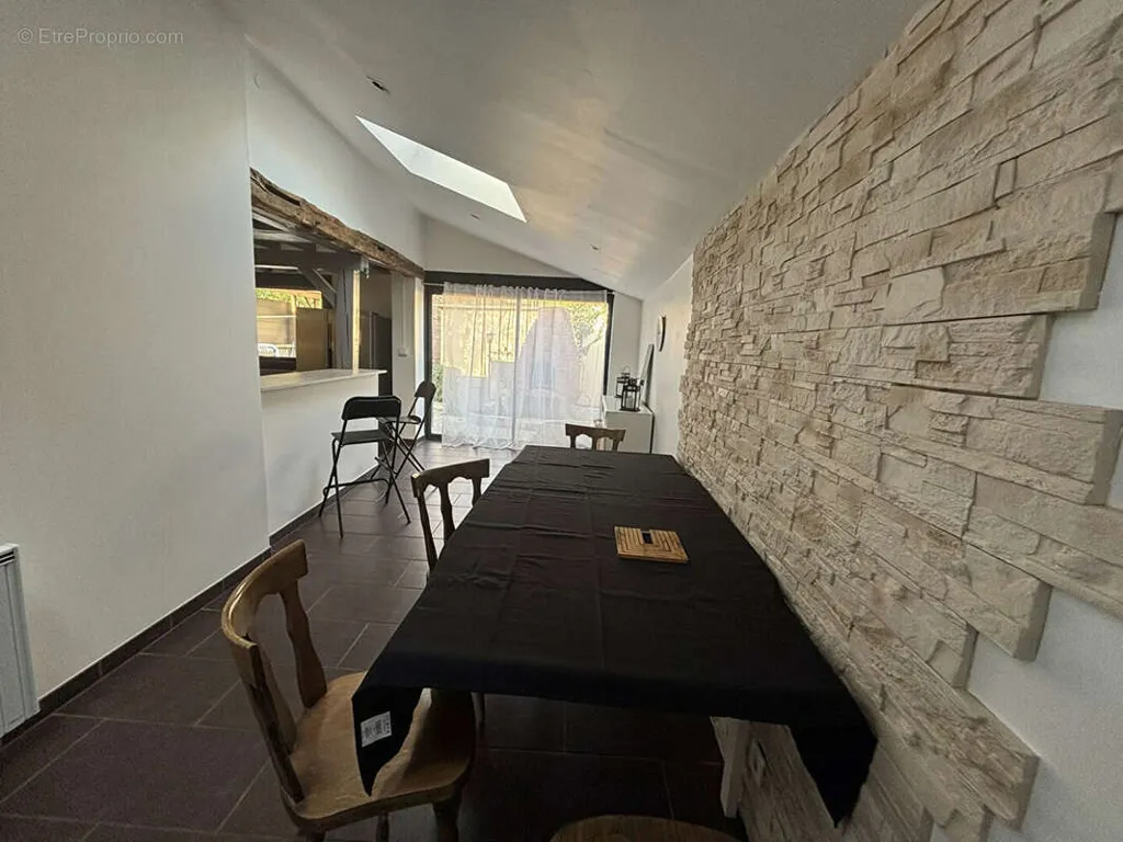 Salle à manger - Maison Charmante avec Terrasse à Rouen