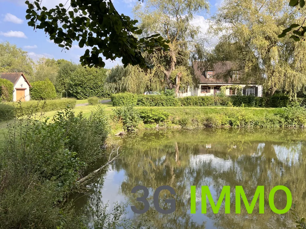 Jardin - Maison Traditionnelle avec Vue sur Plan d'Eau en Campagne